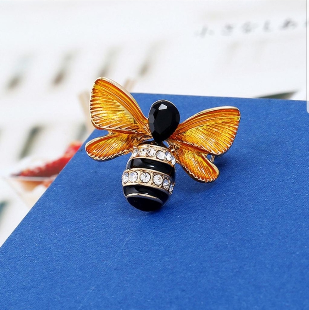 GORGEOUS RHINESTONE BEE BROOCH - Picture 3 of 4